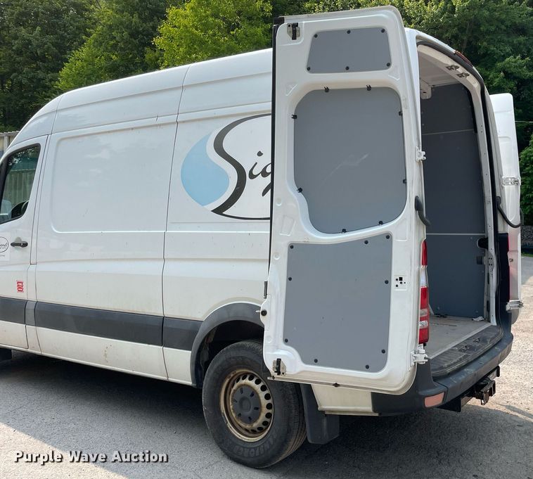 image for item LJ9714 2008 Freightliner Sprinter 2500  van