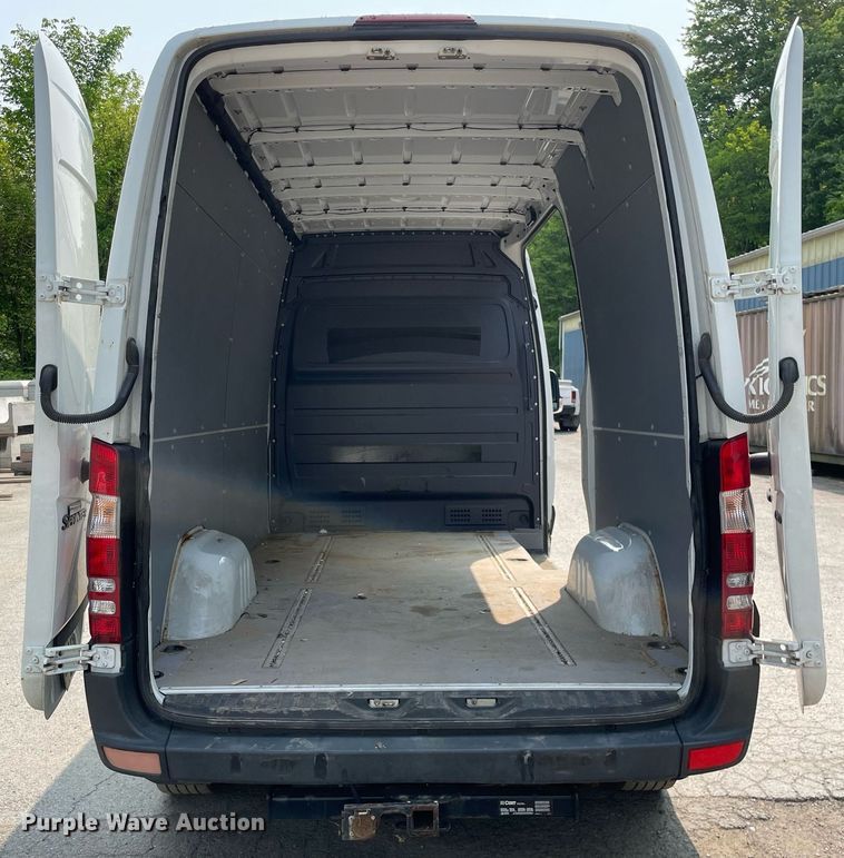 image for item LJ9714 2008 Freightliner Sprinter 2500  van