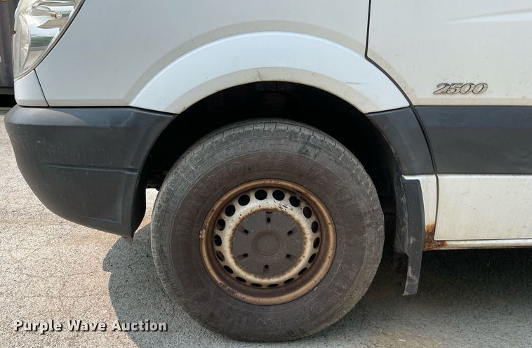 image for item LJ9714 2008 Freightliner Sprinter 2500  van