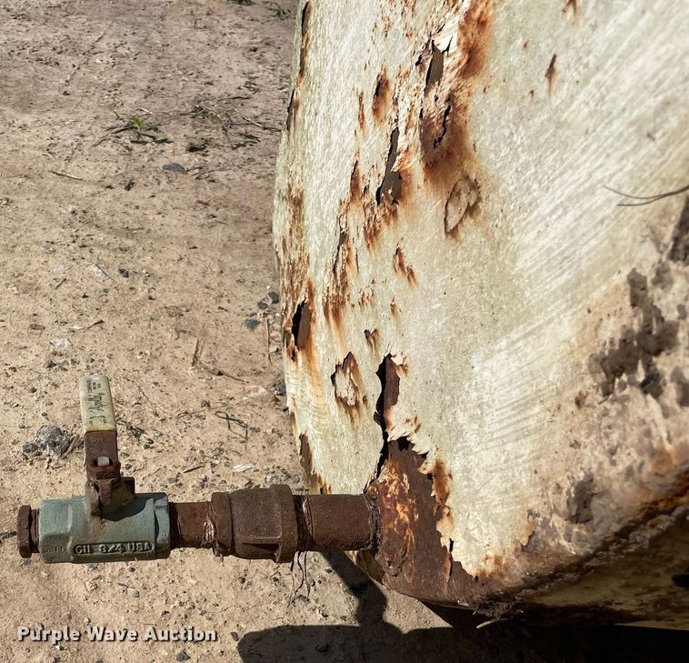 image for item LJ9719 Fuel tank