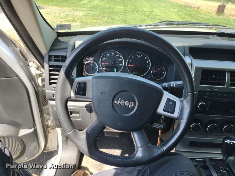 image for item LL9062 2010 Jeep Liberty Limited  SUV