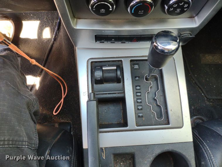 image for item LL9062 2010 Jeep Liberty Limited  SUV