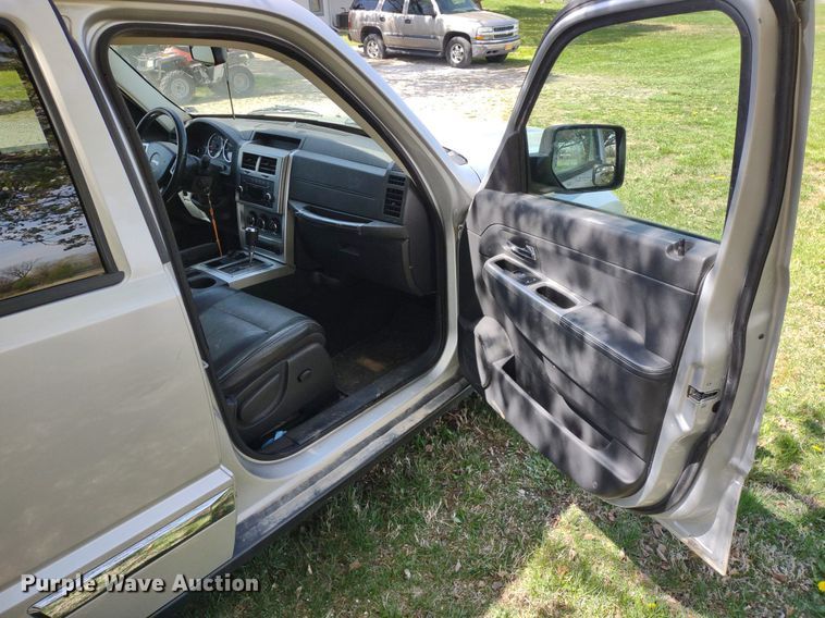 image for item LL9062 2010 Jeep Liberty Limited  SUV