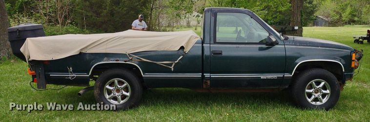 image for item LL9124 1997 GMC Sierra 1500  pickup truck