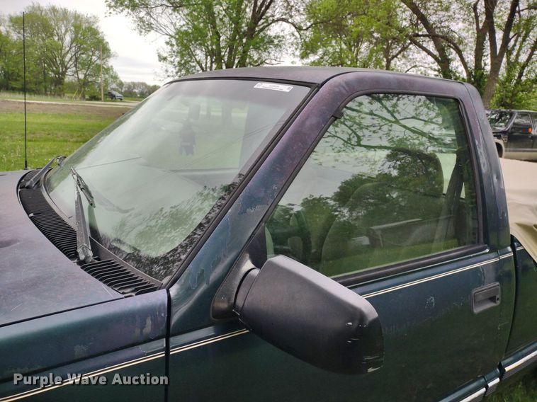 image for item LL9124 1997 GMC Sierra 1500  pickup truck