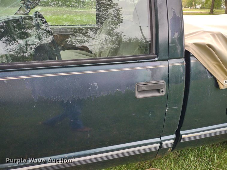 image for item LL9124 1997 GMC Sierra 1500  pickup truck