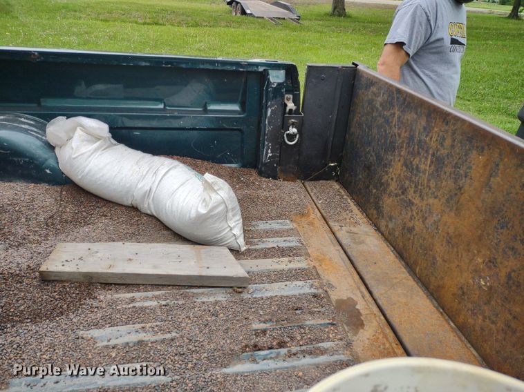 image for item LL9124 1997 GMC Sierra 1500  pickup truck