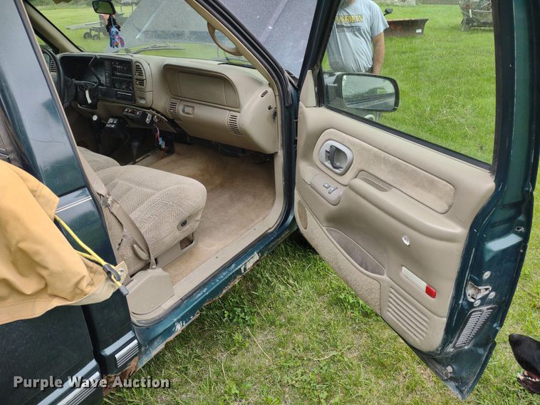 image for item LL9124 1997 GMC Sierra 1500  pickup truck