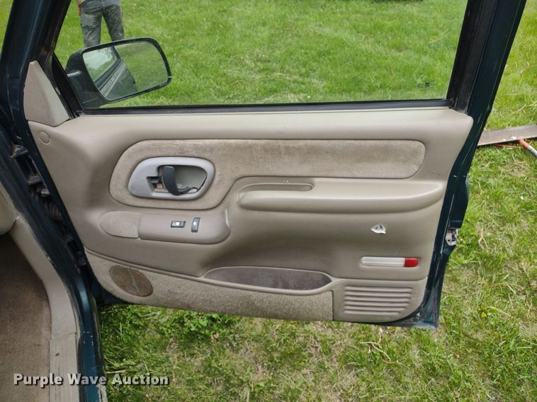 image for item LL9124 1997 GMC Sierra 1500  pickup truck