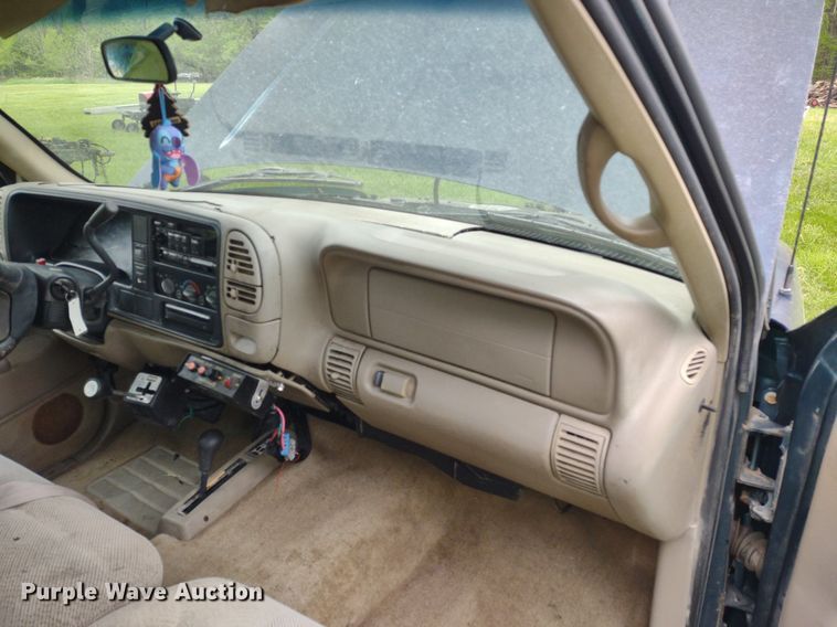 image for item LL9124 1997 GMC Sierra 1500  pickup truck