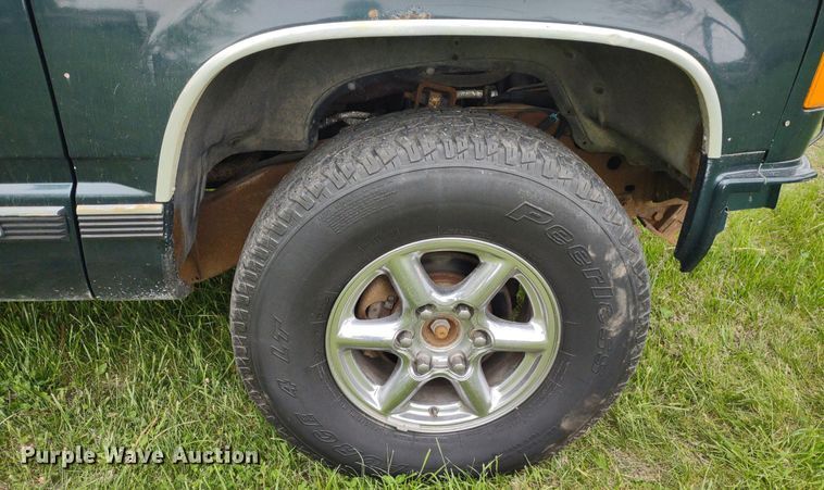 image for item LL9124 1997 GMC Sierra 1500  pickup truck