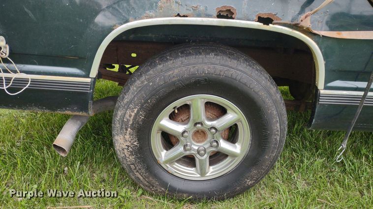 image for item LL9124 1997 GMC Sierra 1500  pickup truck