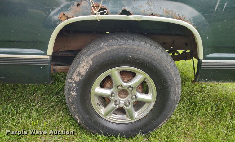 image for item LL9124 1997 GMC Sierra 1500  pickup truck