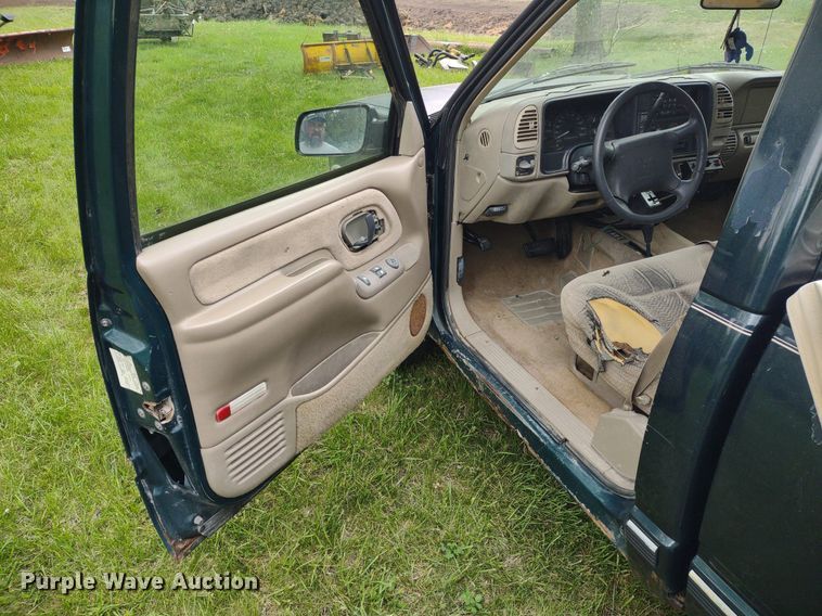 image for item LL9124 1997 GMC Sierra 1500  pickup truck