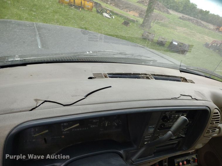 image for item LL9124 1997 GMC Sierra 1500  pickup truck