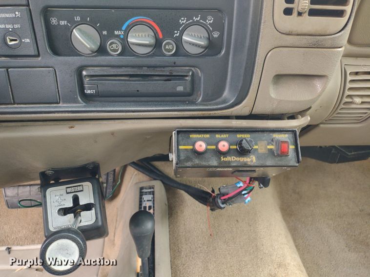 image for item LL9124 1997 GMC Sierra 1500  pickup truck