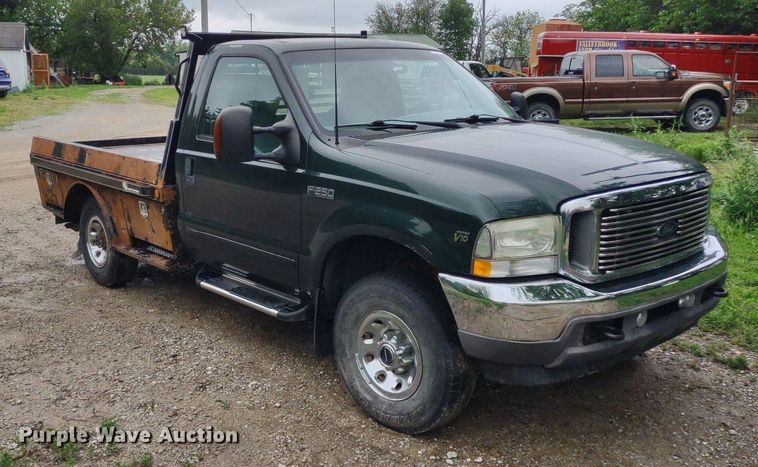 image for item LL9154 2003 Ford F250 Super Duty XL  flatbed pickup truck