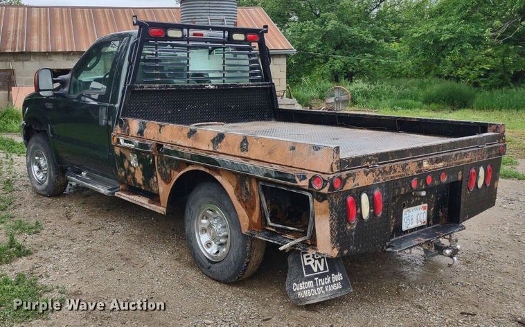 image for item LL9154 2003 Ford F250 Super Duty XL  flatbed pickup truck