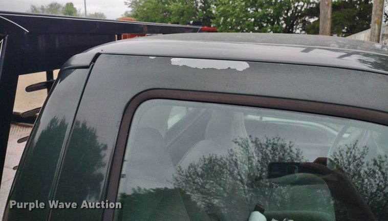 image for item LL9154 2003 Ford F250 Super Duty XL  flatbed pickup truck