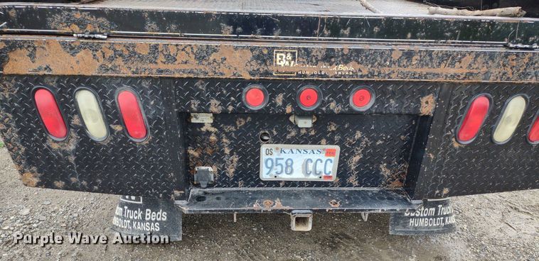 image for item LL9154 2003 Ford F250 Super Duty XL  flatbed pickup truck