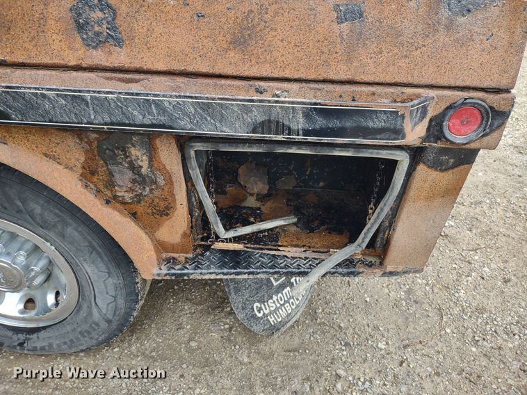 image for item LL9154 2003 Ford F250 Super Duty XL  flatbed pickup truck