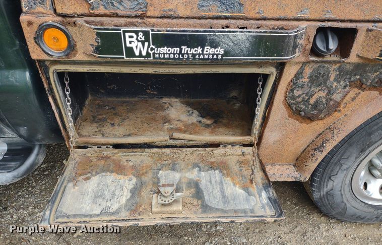 image for item LL9154 2003 Ford F250 Super Duty XL  flatbed pickup truck