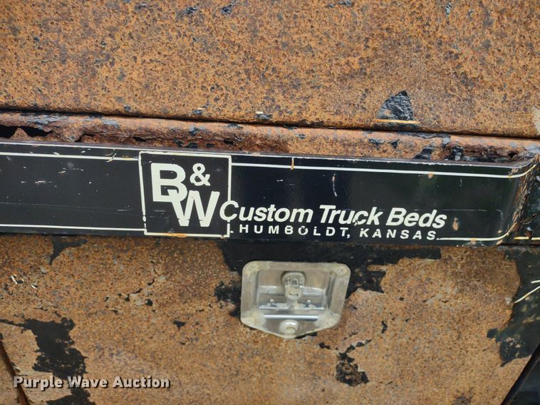 image for item LL9154 2003 Ford F250 Super Duty XL  flatbed pickup truck