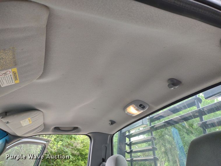 image for item LL9154 2003 Ford F250 Super Duty XL  flatbed pickup truck