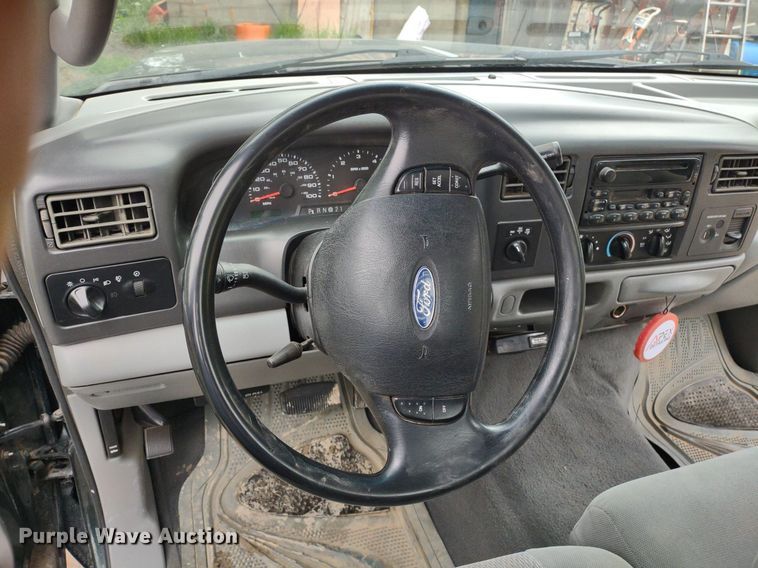 image for item LL9154 2003 Ford F250 Super Duty XL  flatbed pickup truck