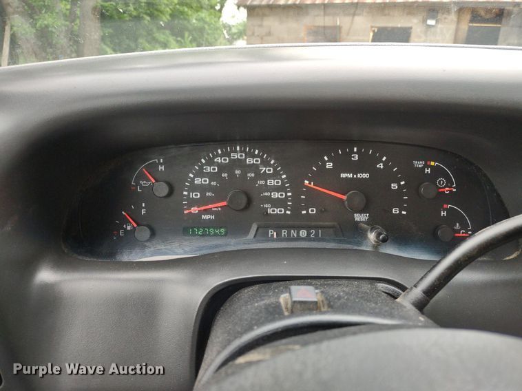 image for item LL9154 2003 Ford F250 Super Duty XL  flatbed pickup truck