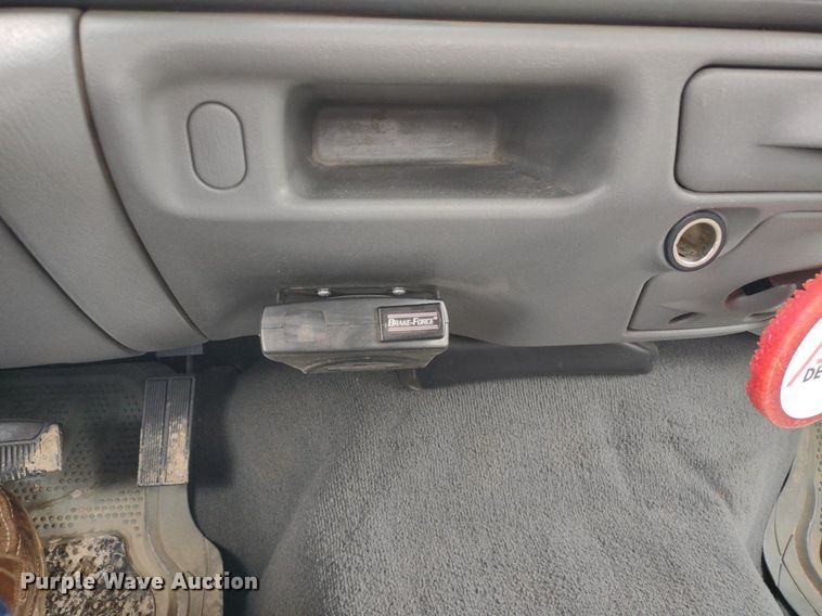 image for item LL9154 2003 Ford F250 Super Duty XL  flatbed pickup truck