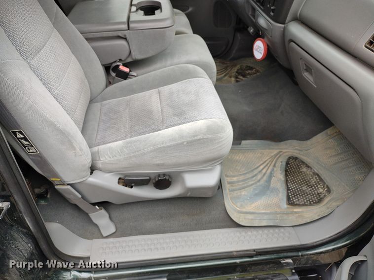 image for item LL9154 2003 Ford F250 Super Duty XL  flatbed pickup truck