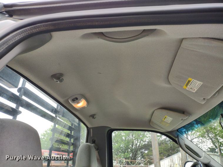 image for item LL9154 2003 Ford F250 Super Duty XL  flatbed pickup truck