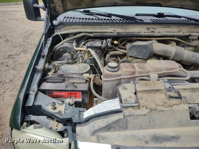 image for item LL9154 2003 Ford F250 Super Duty XL  flatbed pickup truck