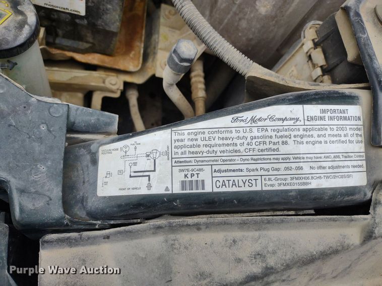 image for item LL9154 2003 Ford F250 Super Duty XL  flatbed pickup truck