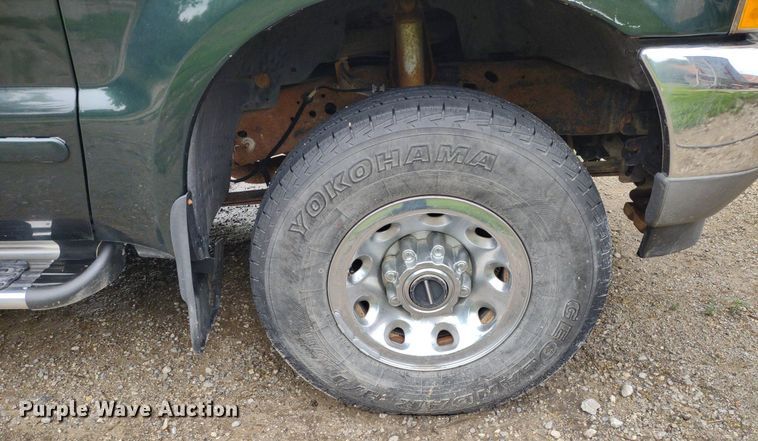 image for item LL9154 2003 Ford F250 Super Duty XL  flatbed pickup truck