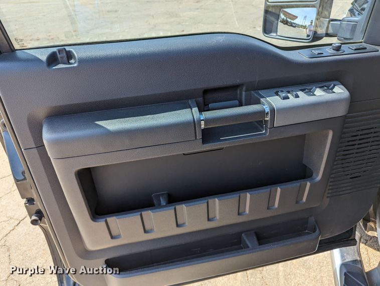 image for item LM9787 2011 Ford F250 Super Duty  Crew Cab pickup truck