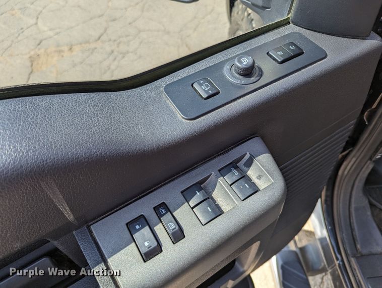 image for item LM9787 2011 Ford F250 Super Duty  Crew Cab pickup truck