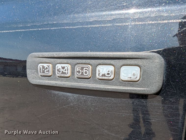 image for item LM9787 2011 Ford F250 Super Duty  Crew Cab pickup truck