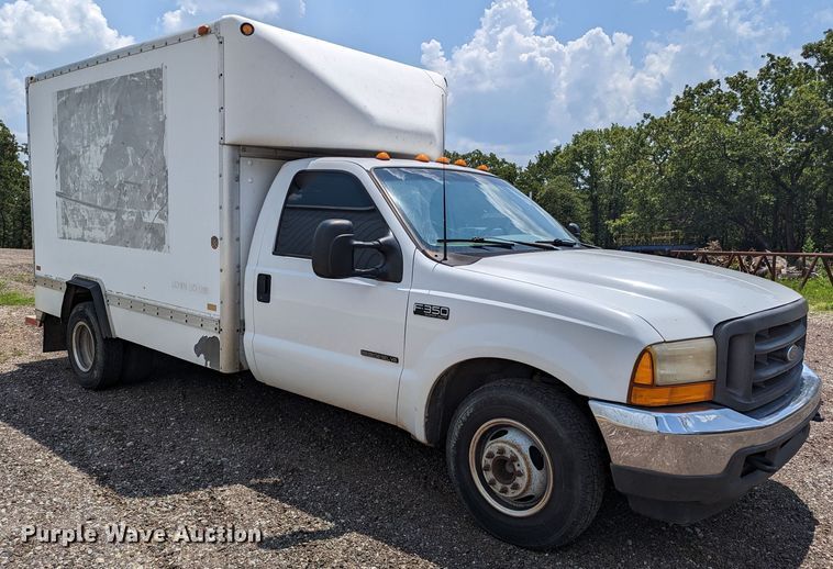 image for item LM9791 2001 Ford F350 Super Duty  box truck