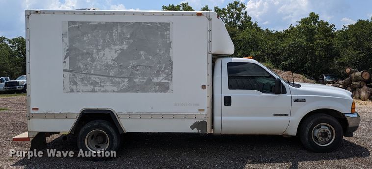 image for item LM9791 2001 Ford F350 Super Duty  box truck