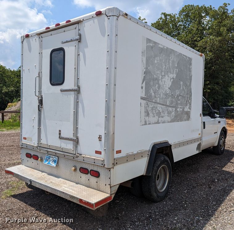 image for item LM9791 2001 Ford F350 Super Duty  box truck