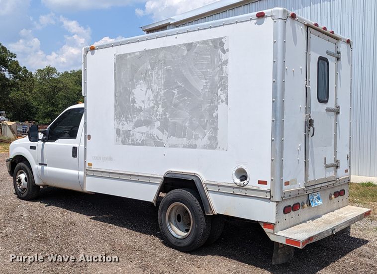 image for item LM9791 2001 Ford F350 Super Duty  box truck