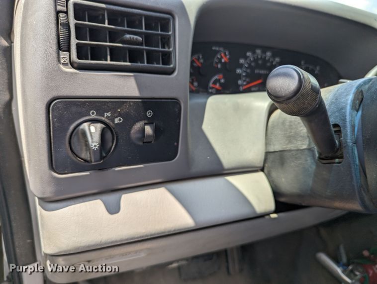 image for item LM9791 2001 Ford F350 Super Duty  box truck