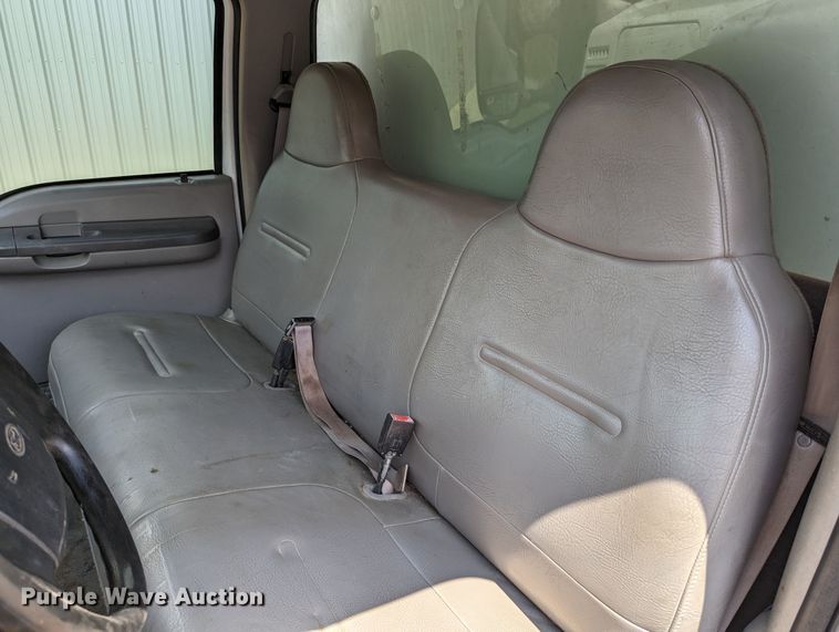 image for item LM9791 2001 Ford F350 Super Duty  box truck