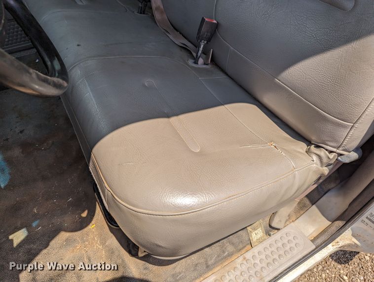 image for item LM9791 2001 Ford F350 Super Duty  box truck