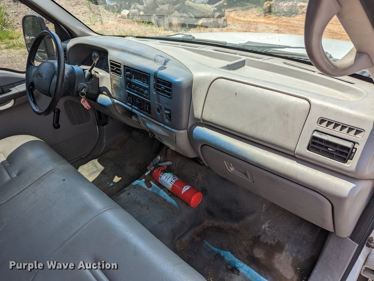 image for item LM9791 2001 Ford F350 Super Duty  box truck