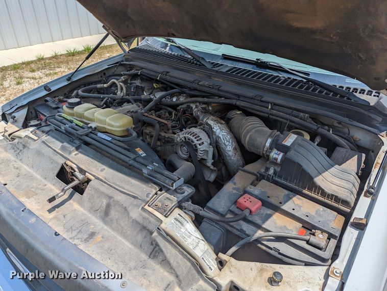 image for item LM9791 2001 Ford F350 Super Duty  box truck