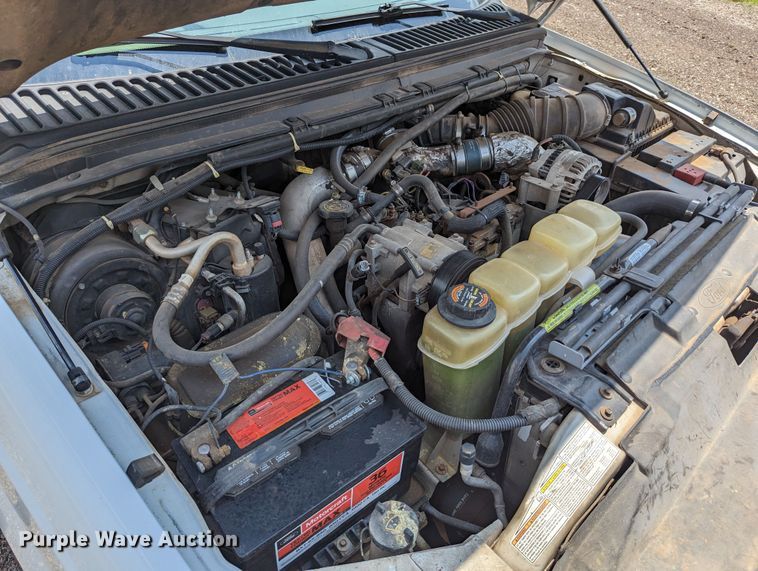 image for item LM9791 2001 Ford F350 Super Duty  box truck