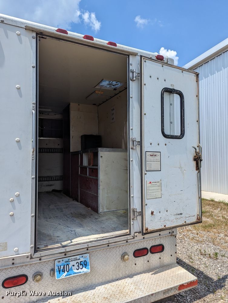 image for item LM9791 2001 Ford F350 Super Duty  box truck